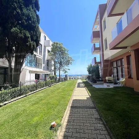 Central Beach Ravda Apartments * رافدا