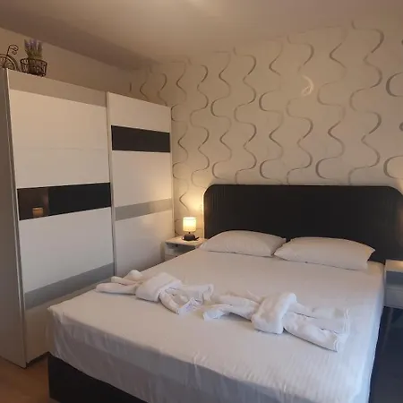 Central Beach Ravda Apartments شقة رافدا