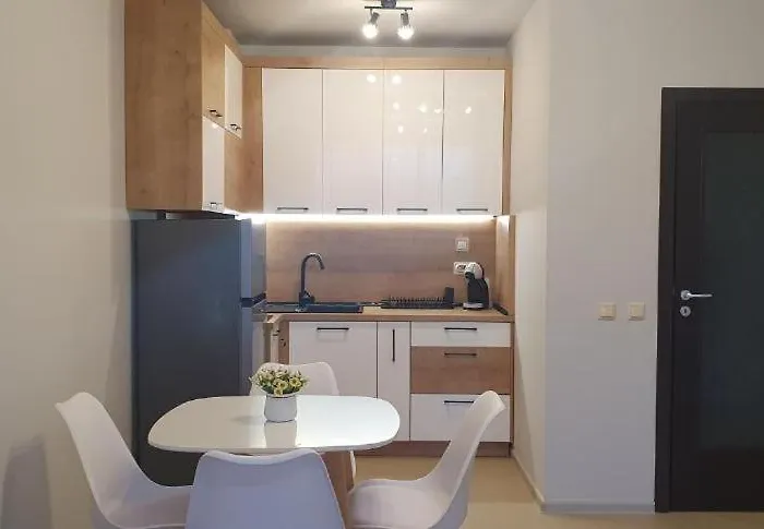 Central Beach Ravda Apartments شقة *