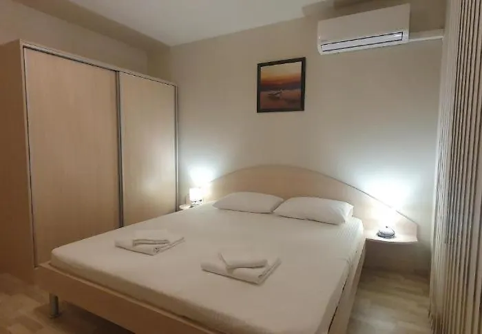 Central Beach Ravda Apartments شقة رافدا