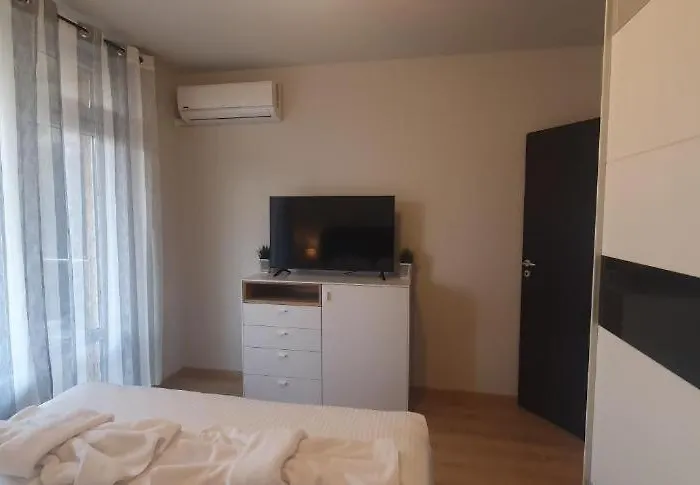 Central Beach Ravda Apartments رافدا