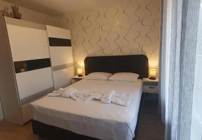 Central Beach Ravda Apartments