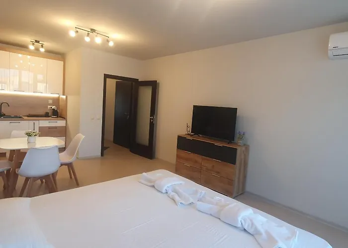 Central Beach Ravda Apartments رافدا