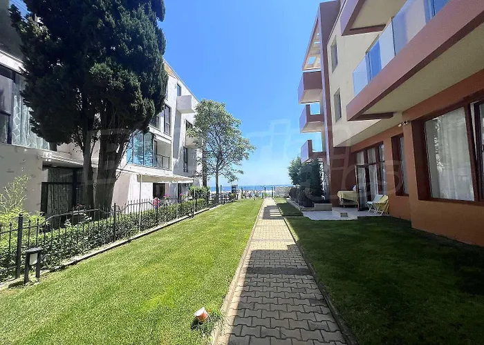 Central Beach Ravda Apartments * رافدا