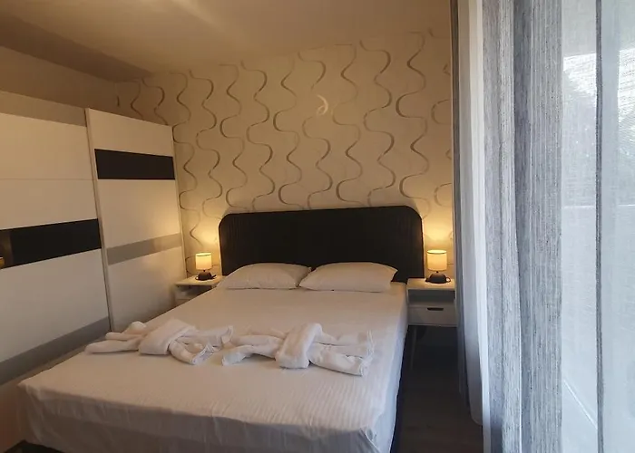 Central Beach Ravda Apartments