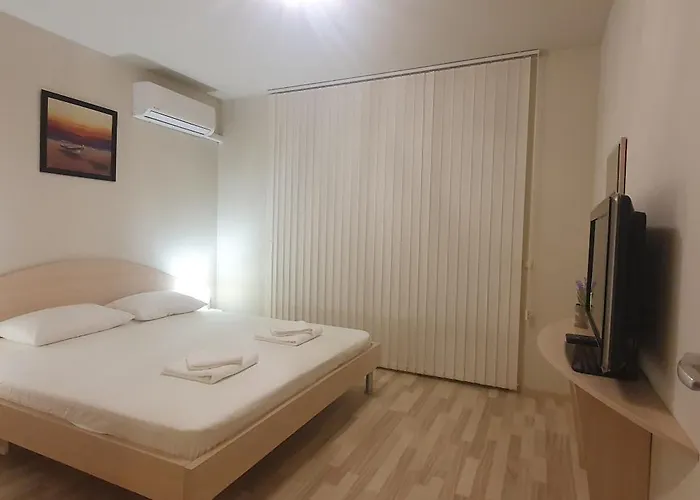 Central Beach Ravda Apartments شقة