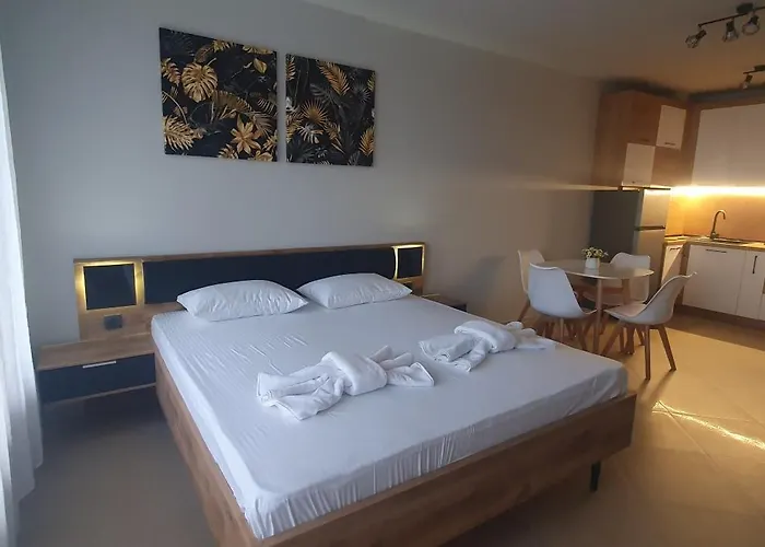 Central Beach Ravda Apartments رافدا