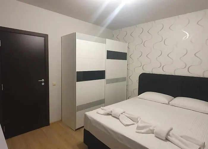 Central Beach Ravda Apartments شقة *