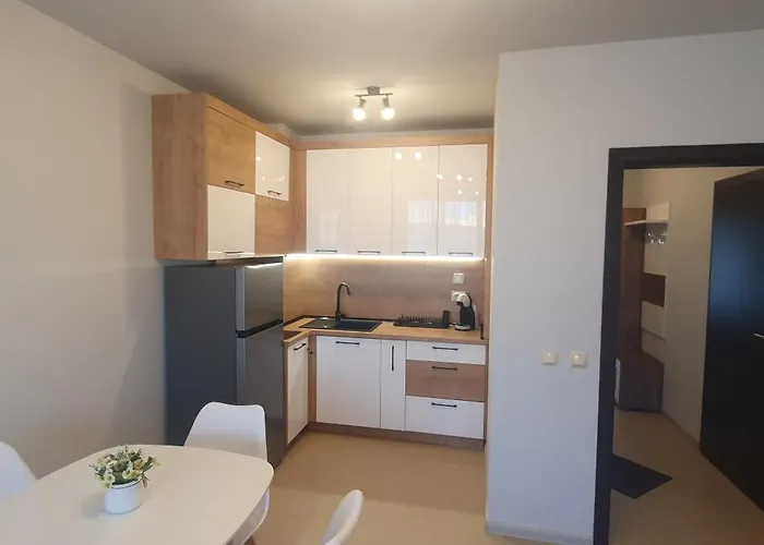 Central Beach Ravda Apartments شقة