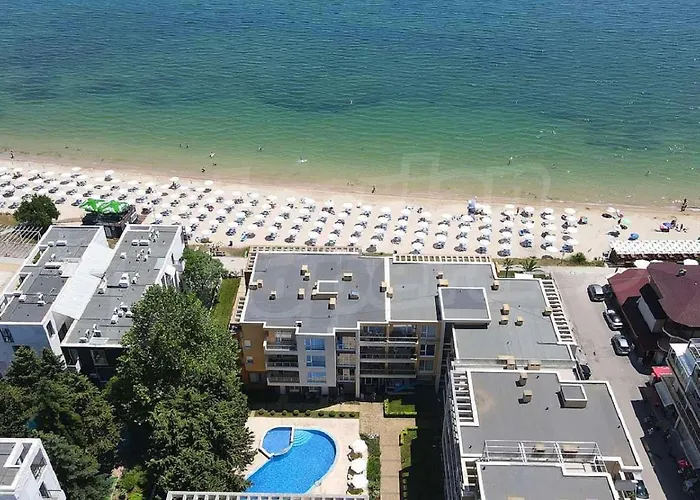 Central Beach Ravda Apartments