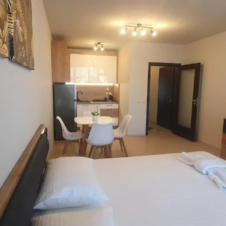 Central Beach Ravda Apartments *