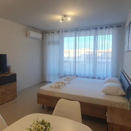 Central Beach Ravda Apartments *