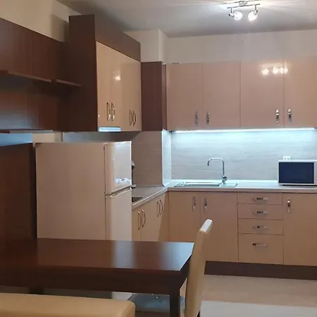 Central Beach Ravda Apartments *