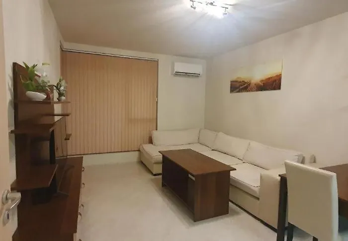 Central Beach Ravda Apartments *